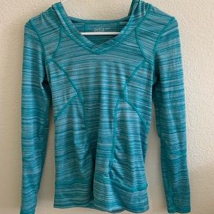 Zella fitted activewear shirt with hood.